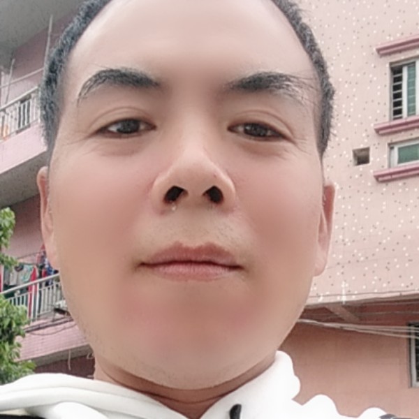 恬静拿铃铛12的照片