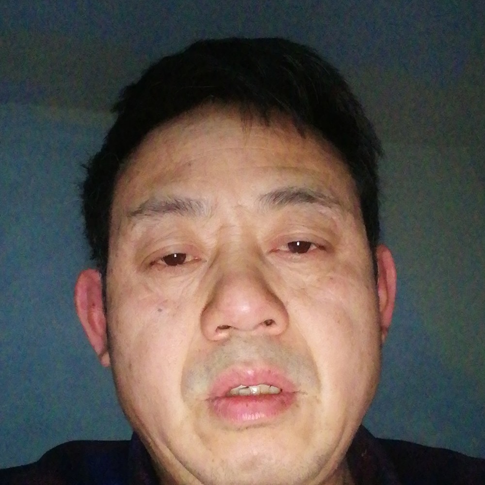 糊涂踢镜子的照片