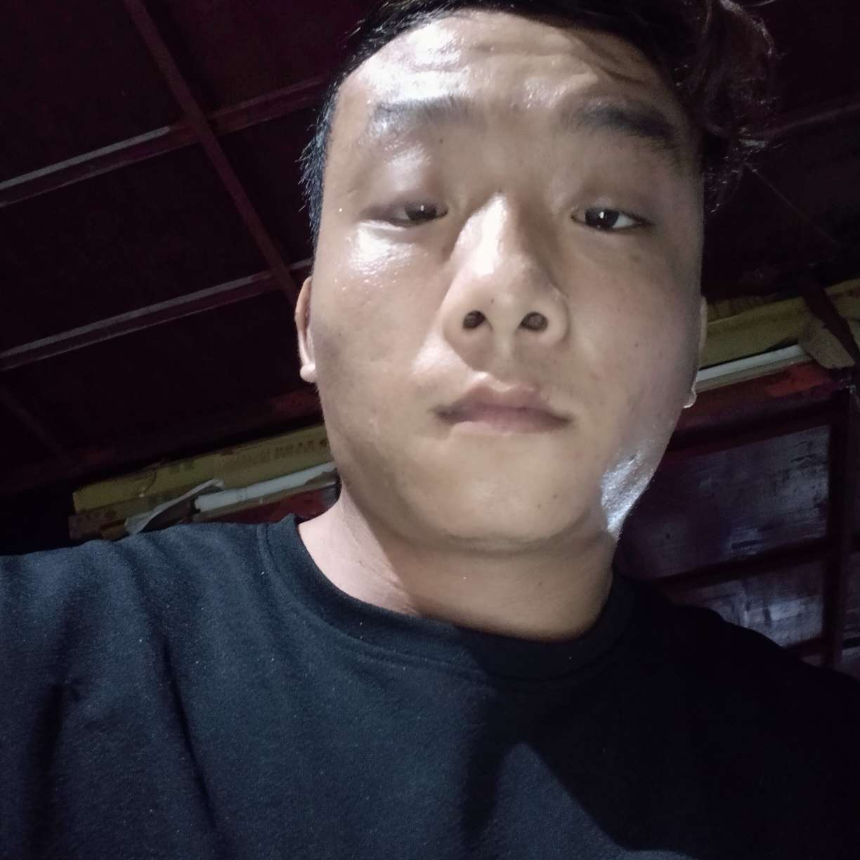 红牛深拥糊涂的照片