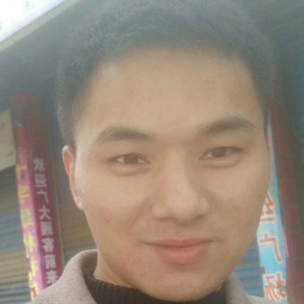 一个社交圈小的男的照片