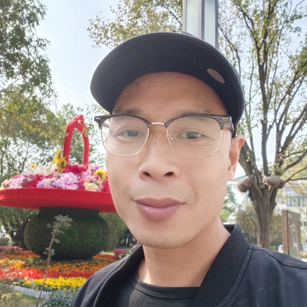 豆芽认真的照片