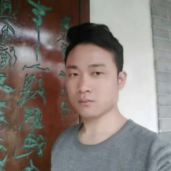 昏睡深拥小刺猬的照片