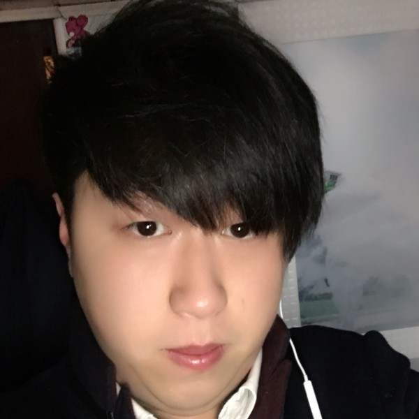 现实等待路人的照片