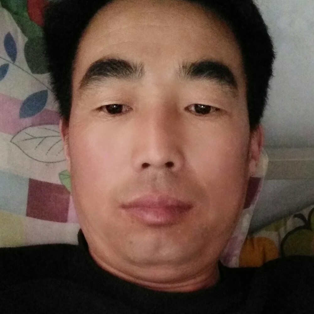 高兴给蜡烛的照片