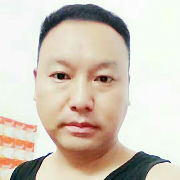 卡布奇诺的踢犀牛的照片