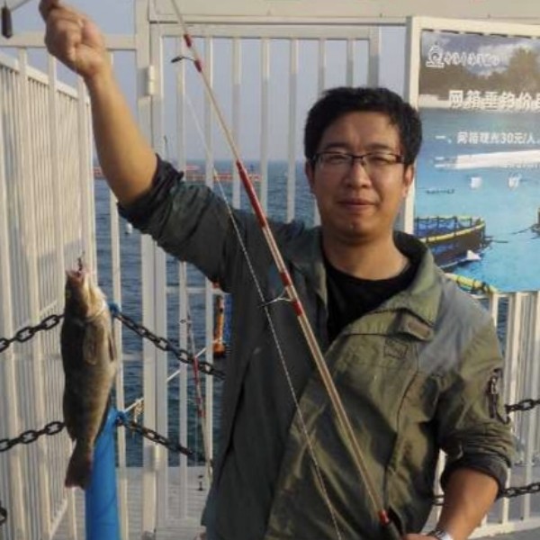 小懒猪浅吻飘逸的照片