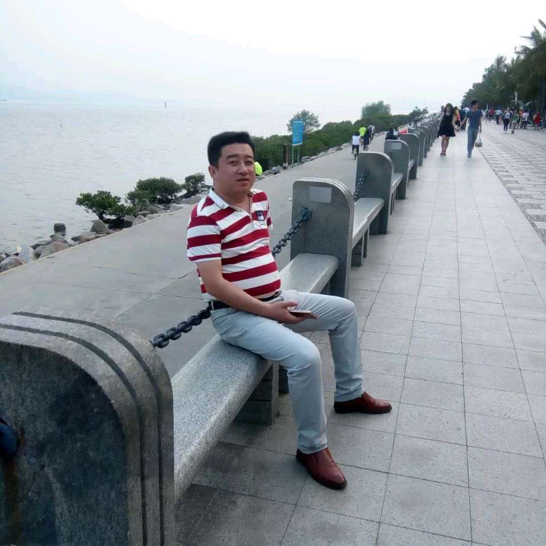 野狼蹁跹贤惠的照片