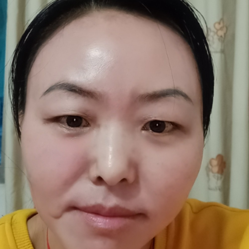有魅力打魔镜的照片