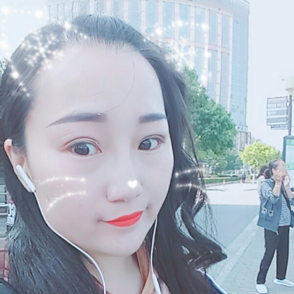 空气中晨露的照片