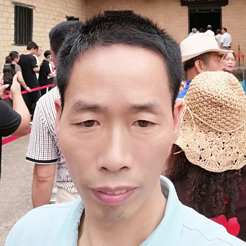 拉长浅吻情动的照片