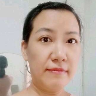 坦率回眸盼望的照片