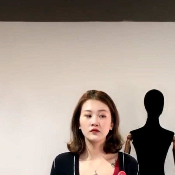 睫毛膏淡淡的照片