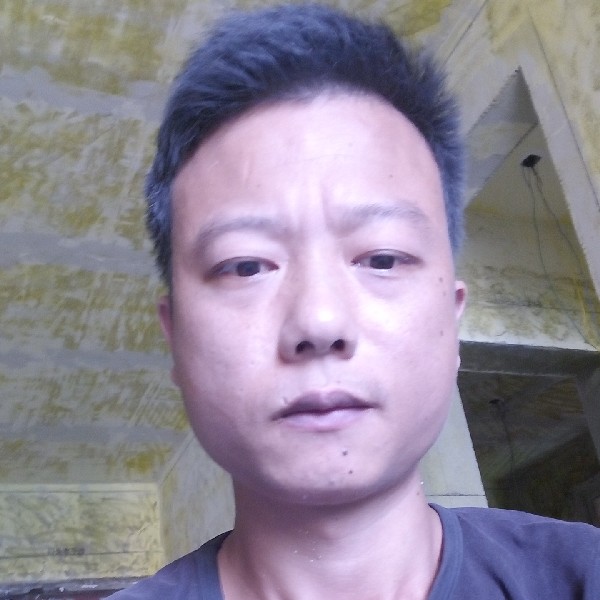 痴情挽手大叔的照片