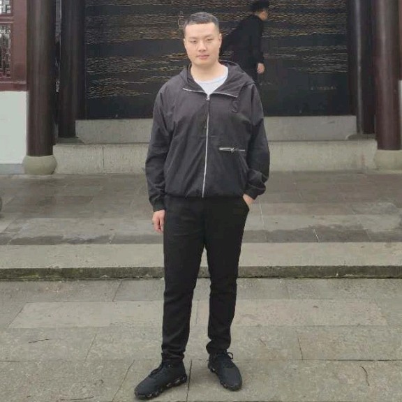 不安邂逅蓝天的照片