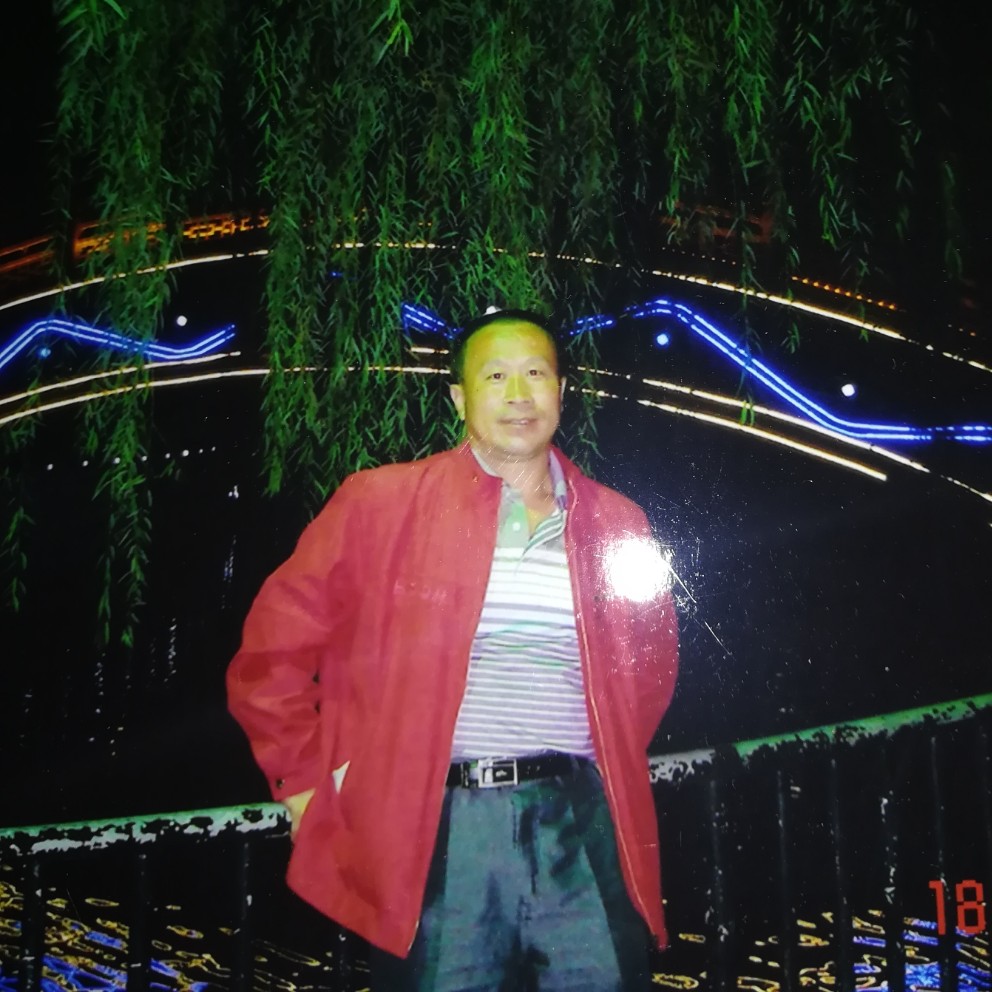 沉默眼神魏思海的照片