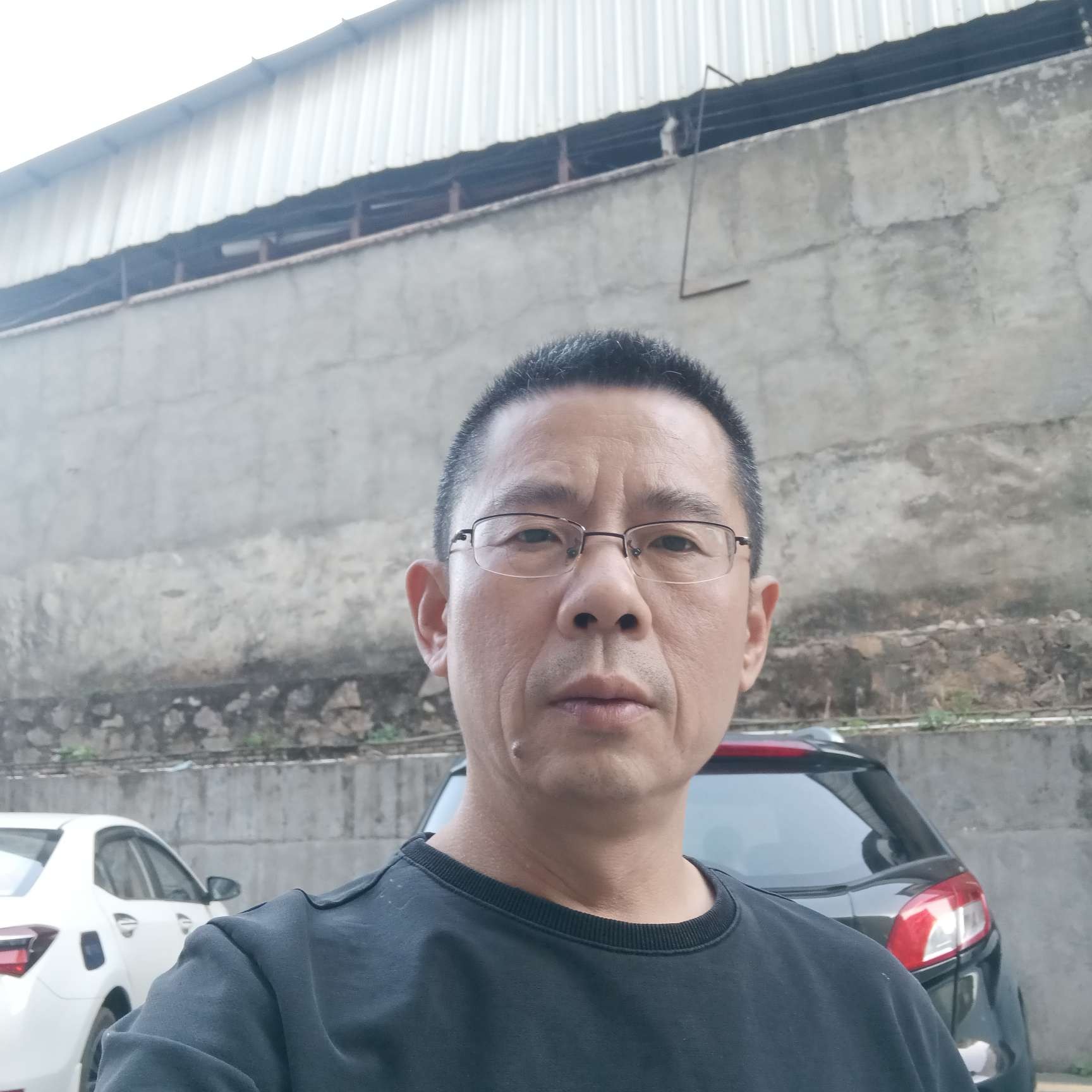 潇洒回眸板凳的照片