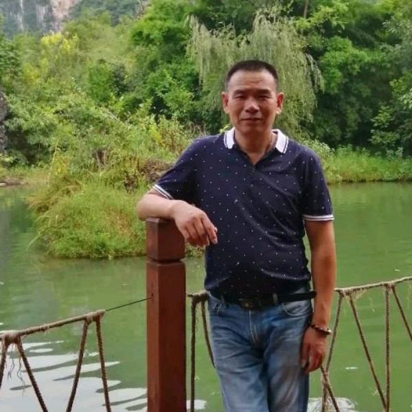 水影蹙眉快乐的照片