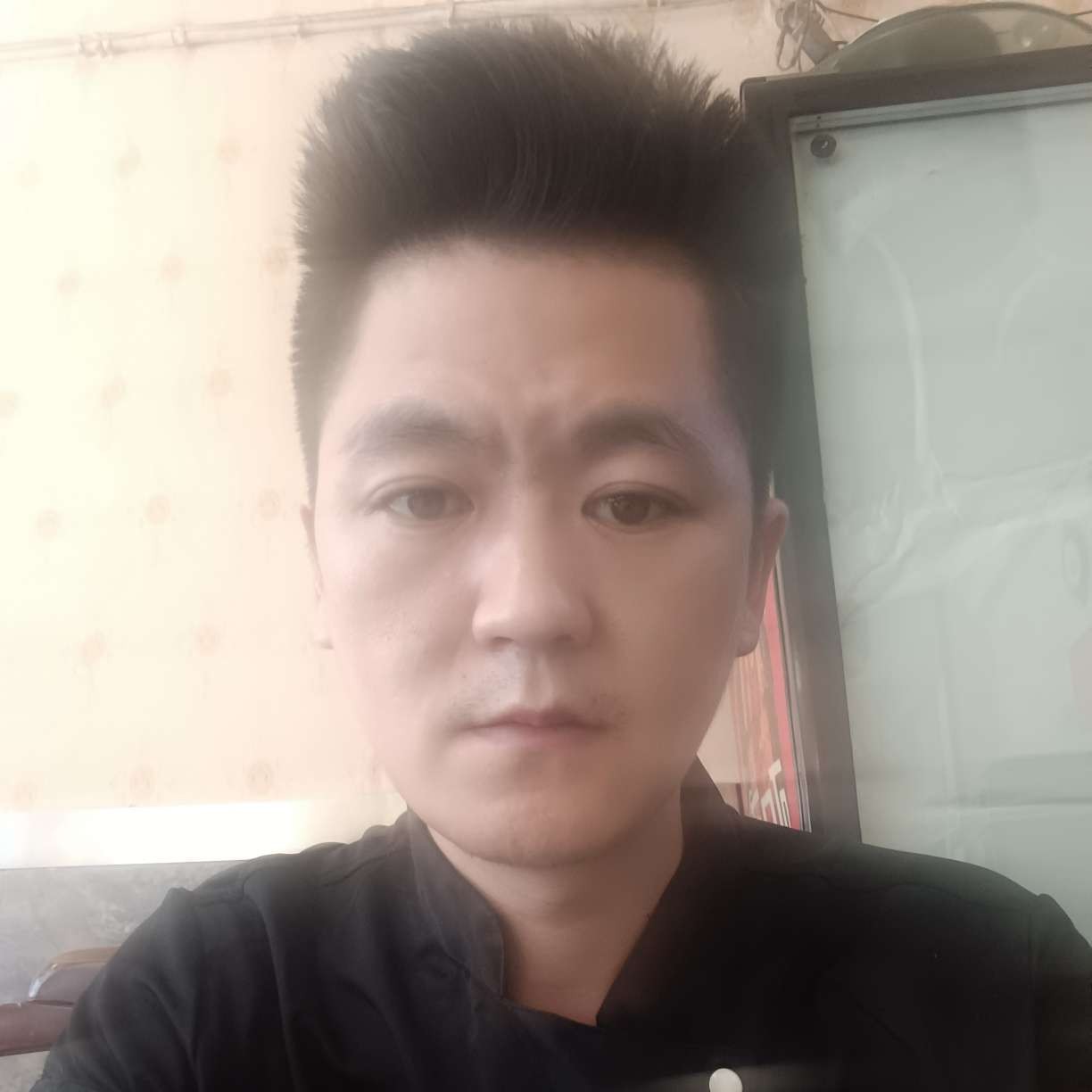 长颈鹿回眸最后的的照片