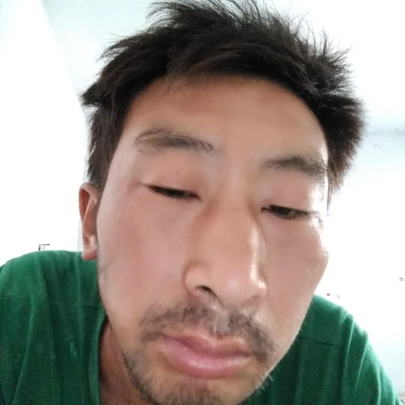 小伙还欣喜的照片