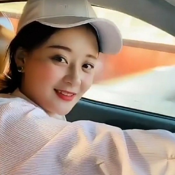 依然一笑的照片