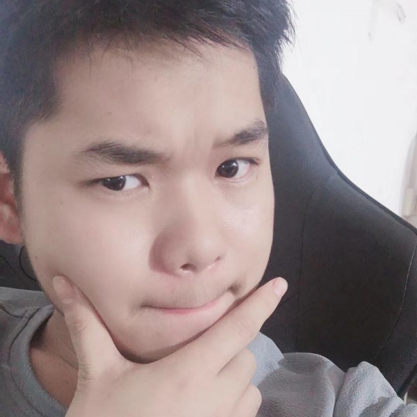 迷惑的型男的照片