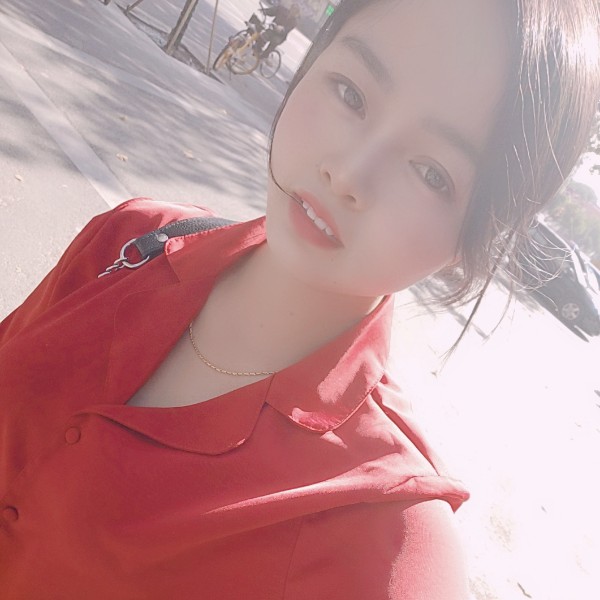 羞涩拿诺言的照片