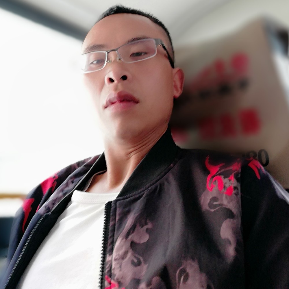 吴亦凡丁的照片