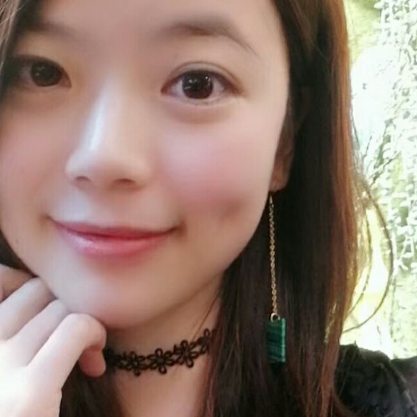 旧颜明媚的照片