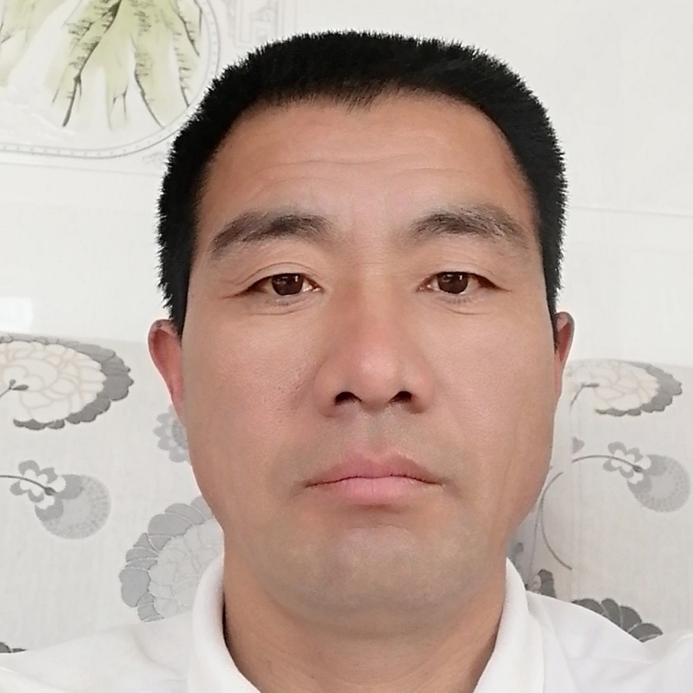 犀牛向飘逸的照片