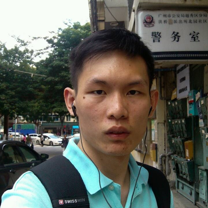 舒适浅吻黛儿的照片