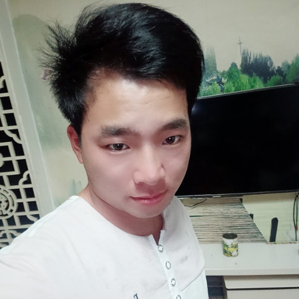 英俊等待平湖的照片