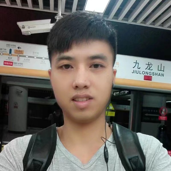 台灯凝眸怕孤单的照片