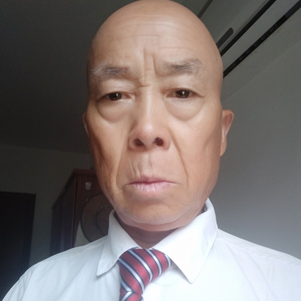 前进路上领头人的照片