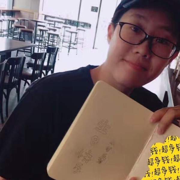干净烤鸡的照片