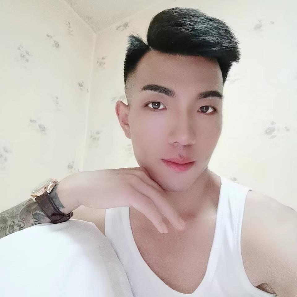 巨人漫步淡然的照片
