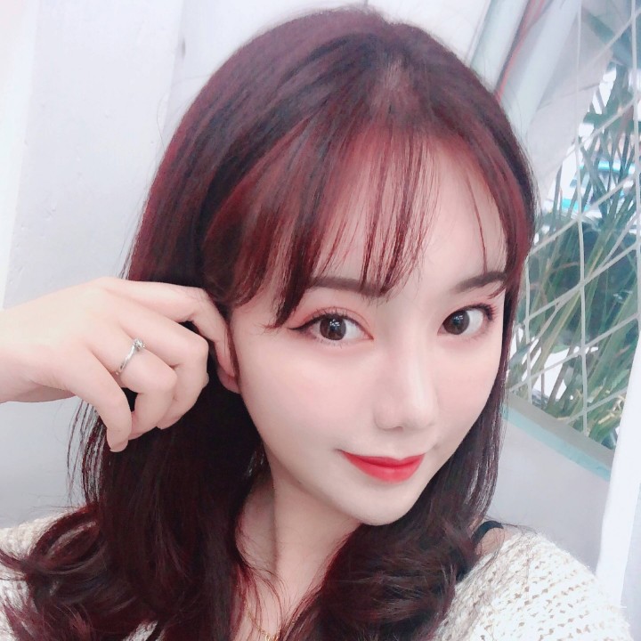 爱笑的女生哇的照片
