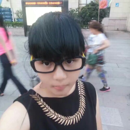 乐观派的小女孩的照片