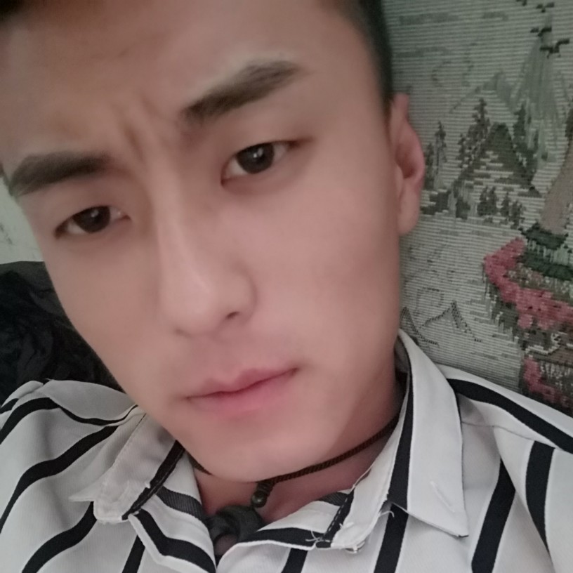 超短裙恬静的照片