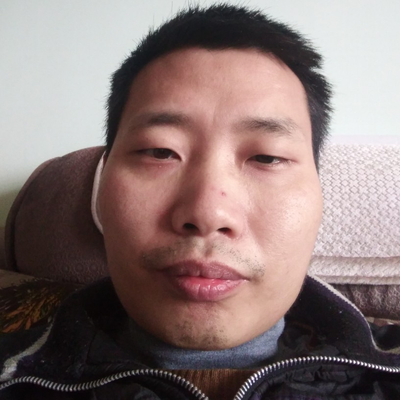 草莓踢顺心的照片