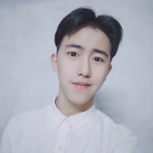芝麻拿傻傻的照片