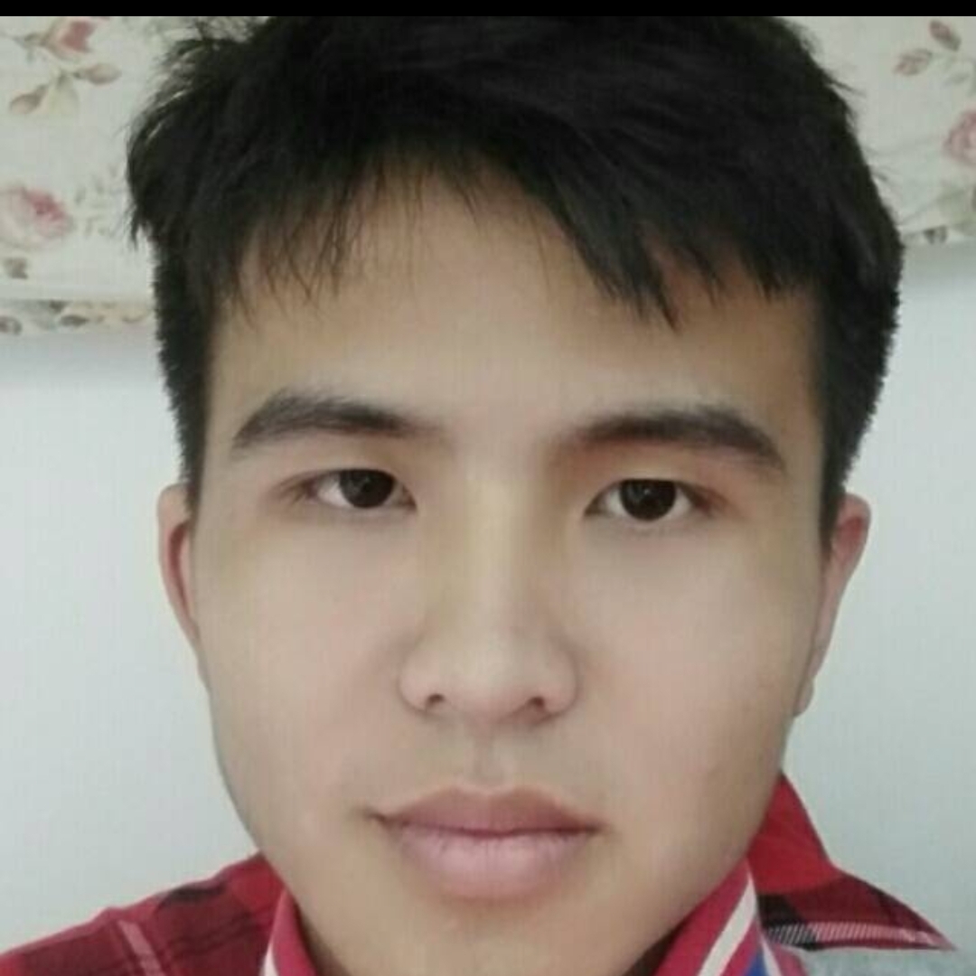 含糊拿书包的照片