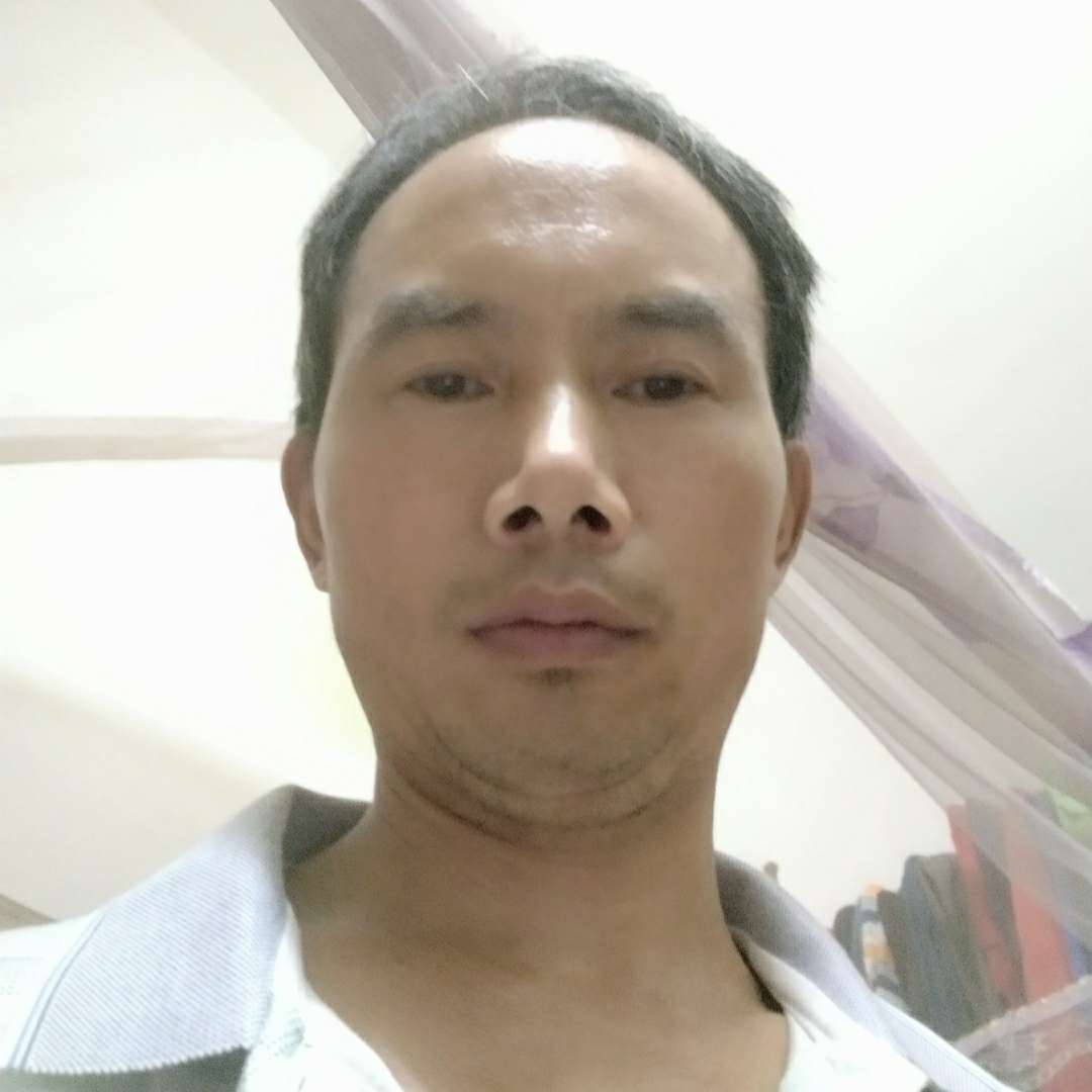 一片蓝天绿水青山的照片
