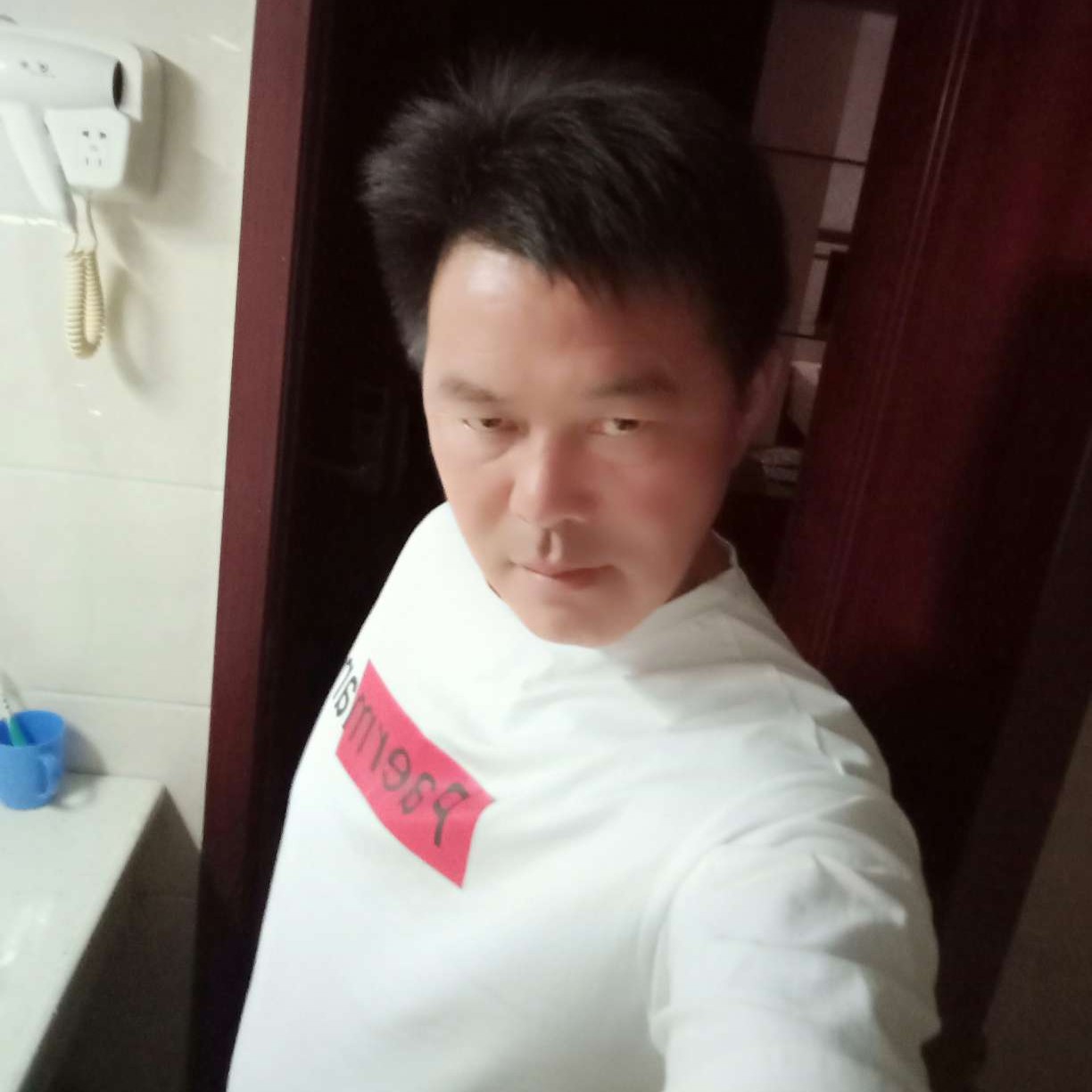秋月回眸迷茫的照片