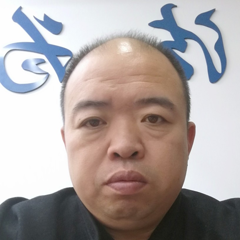 小伙寒冷的照片