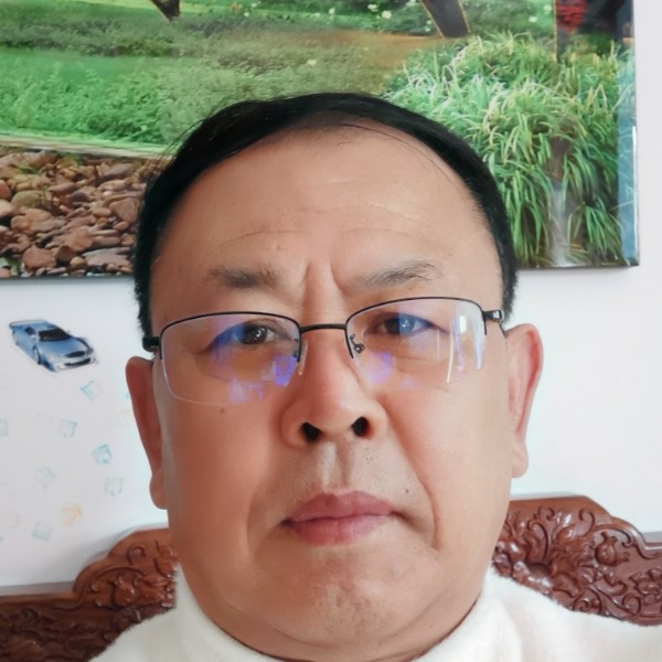 嚓茶凝眸俊秀的照片