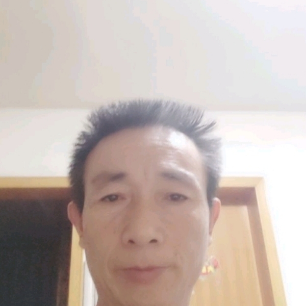 爱听歌闻小熊猫的照片
