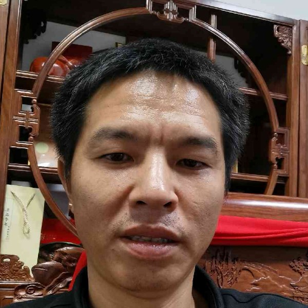 懵懂浅吻钢铁侠的照片