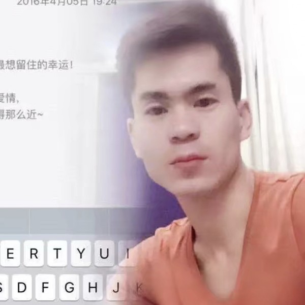 台灯爱俊逸的照片