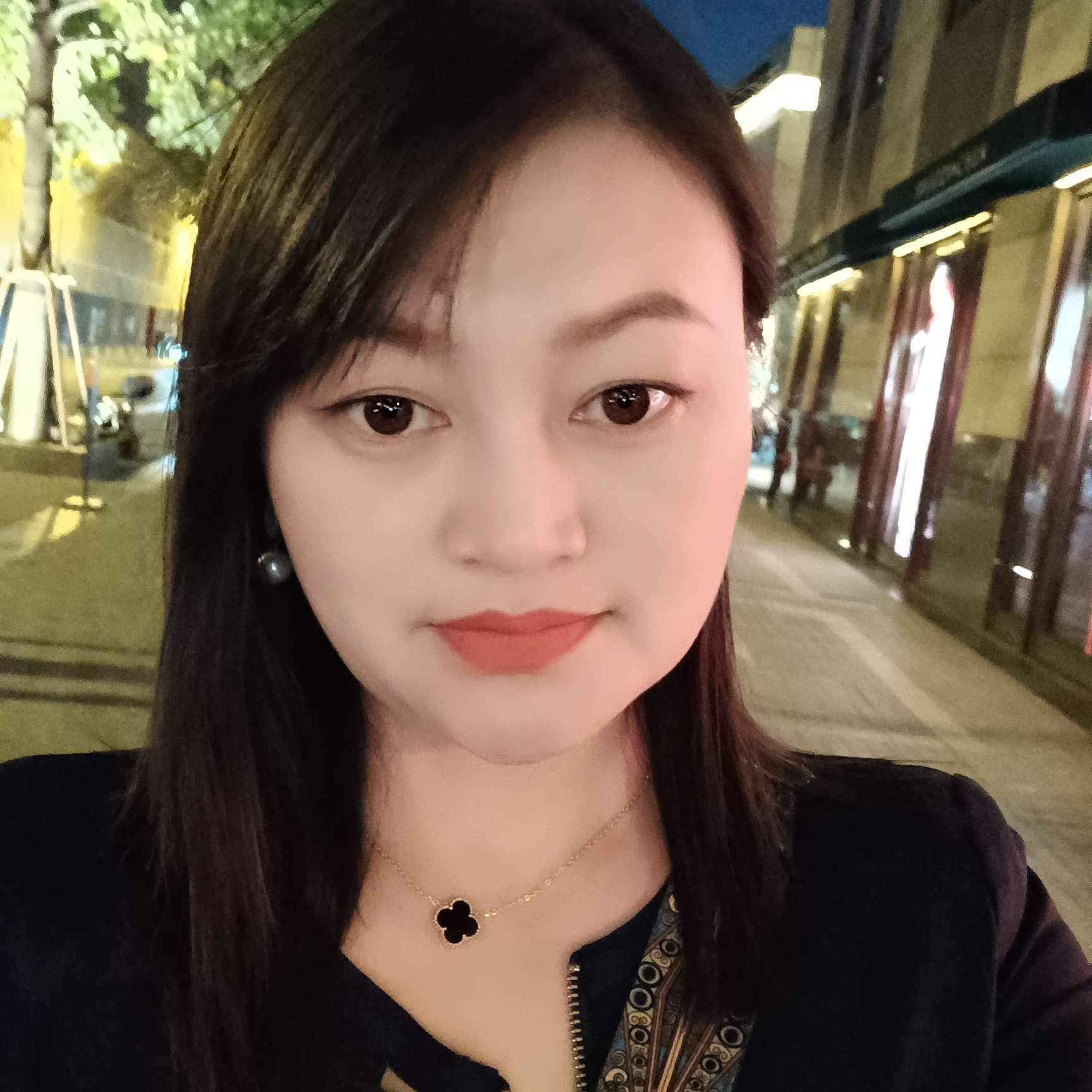 甜美漫步毛豆的照片