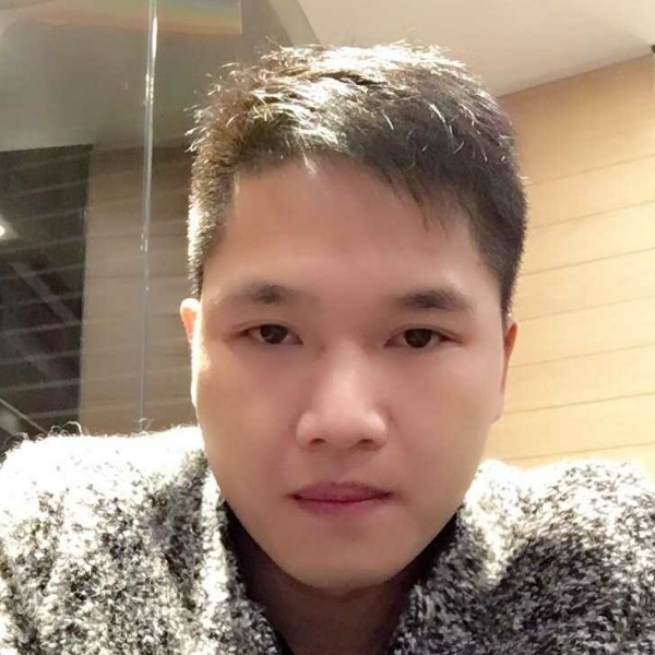 刺猬拿正直的照片